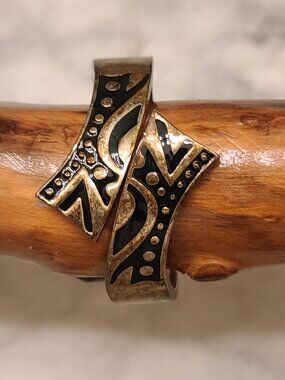 Vintage Stoneage gold tone hinged bangle bracelet black enamel geometric patina